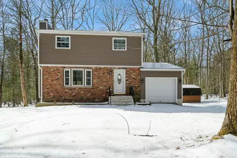 122 Fox Rd, Dingmans Ferry, PA 18328