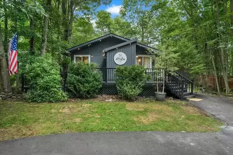 328 Sidney Ave, Pocono Summit, PA 18346