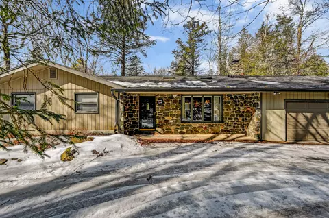 223 Tanglewood Dr, Pocono Pines, PA 18350