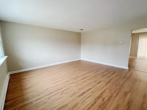 3296 Reeve Dr E, Bethlehem, PA 18020 photo 3