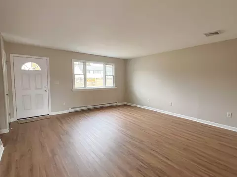3296 Reeve Dr E, Bethlehem, PA 18020 photo 2