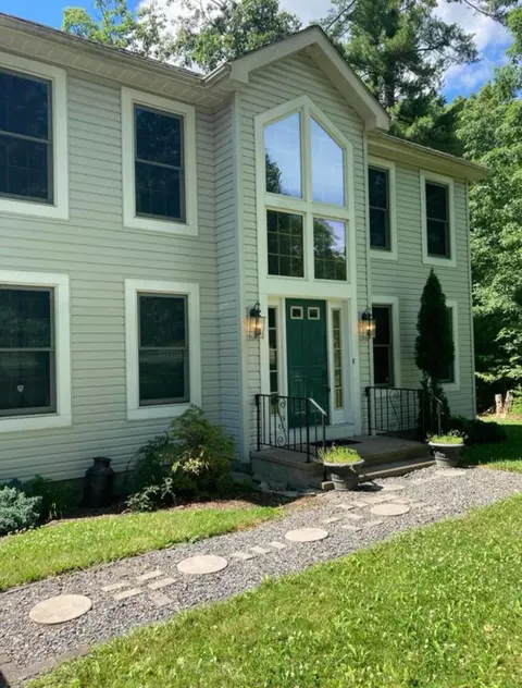 2449 Horseshoe Dr, East Stroudsburg, PA 18301