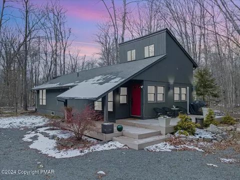 132 Leatherstocking Ln, Pocono Pines, PA 18350