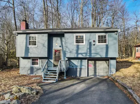 2609 Foxledge Dr, Tobyhanna, PA 18466