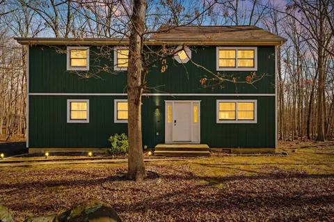 317 Fernwood Dr, East Stroudsburg, PA 18301
