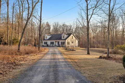 525 Big Oak Rd, Canadensis, PA 18325