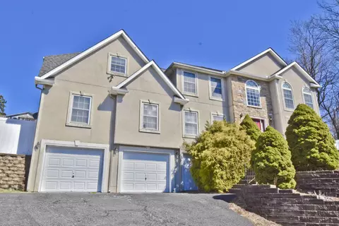 469 Edgemont Rd, Stroudsburg, PA 18360