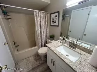 3328 Windemere Dr, Bushkill, PA 18324 photo 32