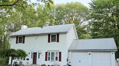 34 Heath Ln, Mount Pocono, PA 18344