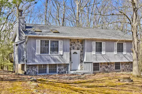545 Clubhouse Dr, East Stroudsburg, PA 18302