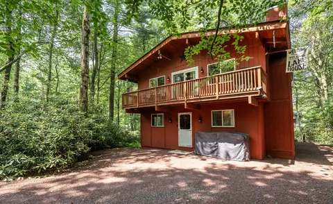 133 Split Rock Ln, Pocono Pines, PA 18350
