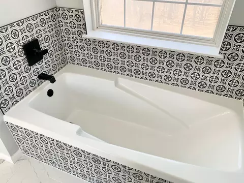 Bath - 1212 Falls Rd, Bushkill, PA 18324 photo 6 of 9