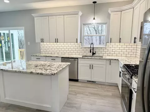 Kitchen - 1212 Falls Rd, Bushkill, PA 18324 photo 2 of 8