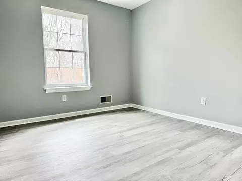 Bedroom - 1212 Falls Rd, Bushkill, PA 18324 photo 3 of 4