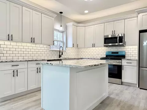 Kitchen - 1212 Falls Rd, Bushkill, PA 18324 photo 4 of 8
