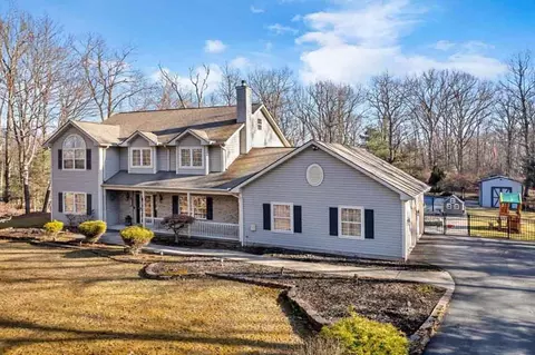 104 Crest Cir, East Stroudsburg, PA 18301