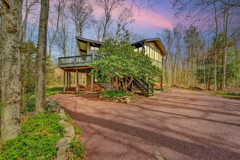 2251 White Oak Trl, Pocono Pines, PA 18350
