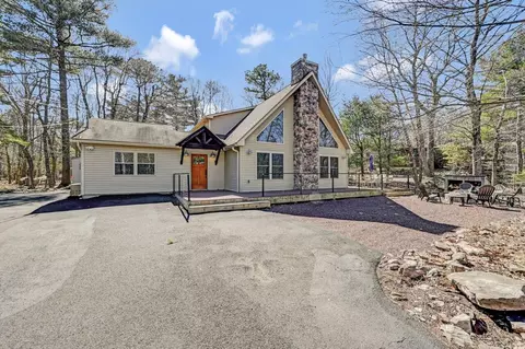 29 Estates Dr, Lake Harmony, PA 18624