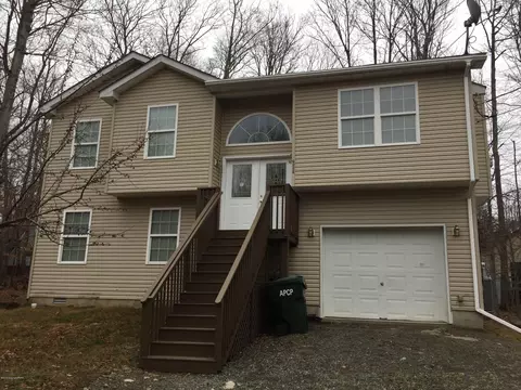 7944 Sleepy Hollow Dr, Tobyhanna, PA 18466