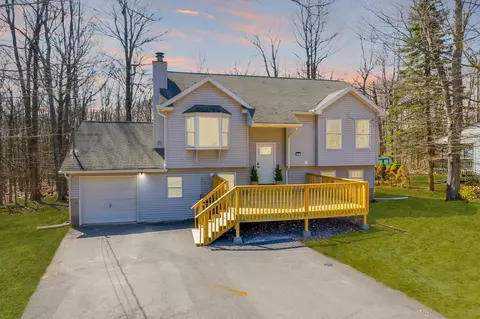 9010 Idlewild Dr, Tobyhanna, PA 18466