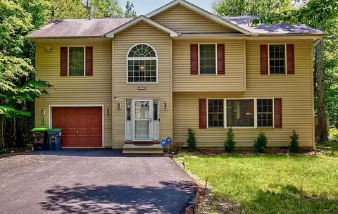 2117 Warwick Cir, Tobyhanna, PA 18466