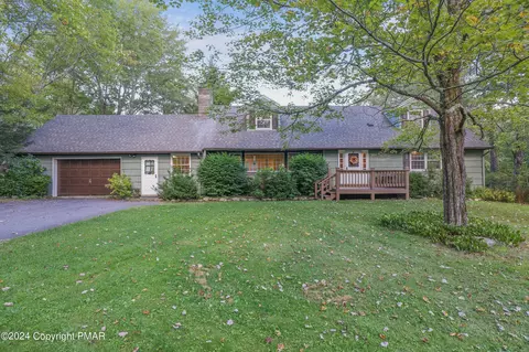 403 Little Wing Rd, Canadensis, PA 18325