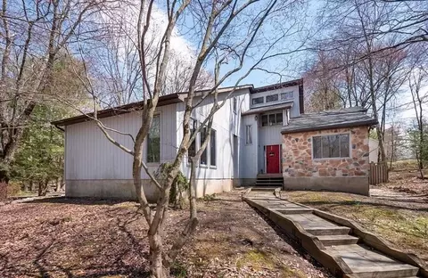 4262 Wintergreen Rd, East Stroudsburg, PA 18302