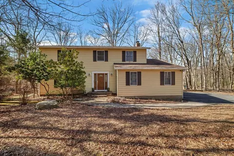 6444 Crestview Rd, Swiftwater, PA 18370