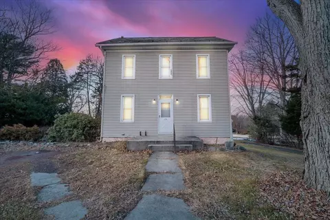 2976 N Delaware Dr, Mount Bethel, PA 18343
