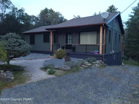 113 Jeff Ln, Cresco, PA 18326