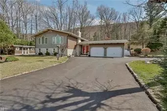 81 Park Ave, Nesquehoning, PA 18240
