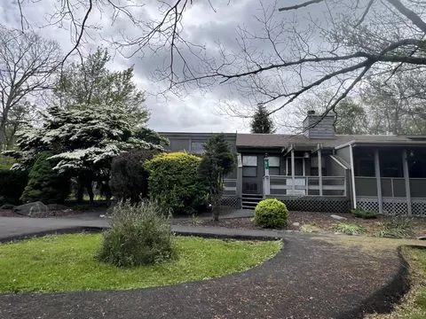 104 Condor Dr, Tamiment, PA 18371
