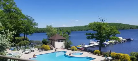 55 Midlake Dr, Lake Harmony, PA 18624