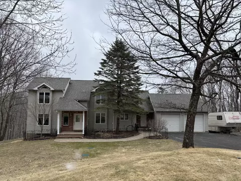 38 E Point Rd, Albrightsville, PA 18210