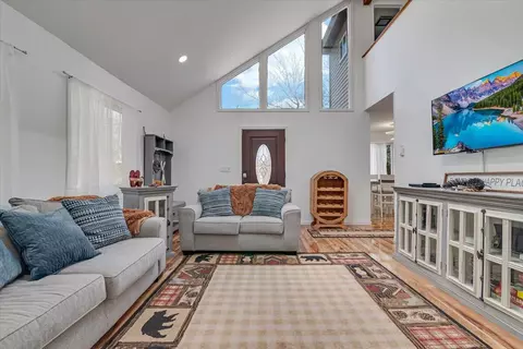 1517 Black Birch Way, Tobyhanna, PA 18466