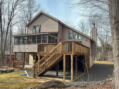 46 Big Bass Dr, Clifton Township, PA 18424