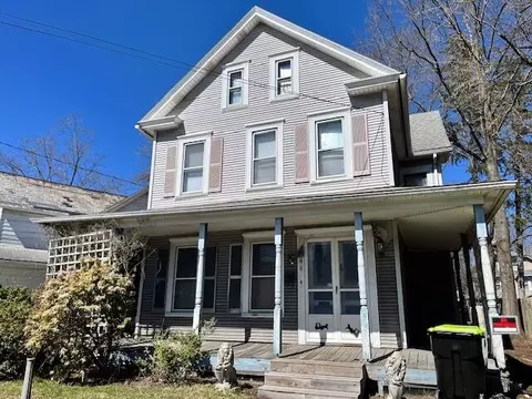 208 N 9th St, Stroudsburg, PA 18360