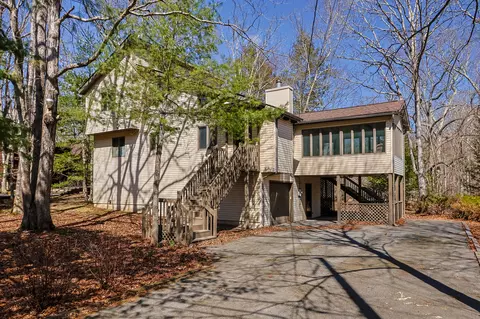 367 Saunders Dr, Bushkill, PA 18324