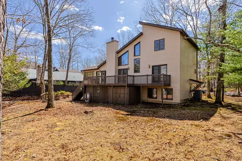 367 Saunders Dr, Bushkill, PA 18324 photo 2