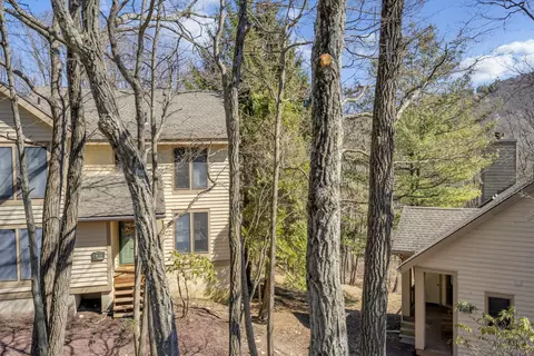 419 Hickory Dr, Tannersville, PA 18372