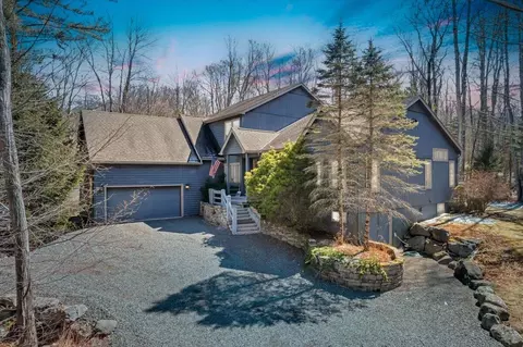 424 Miller Dr, Pocono Pines, PA 18350