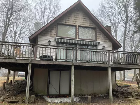 121 Azalea Dr, Albrightsville, PA 18210