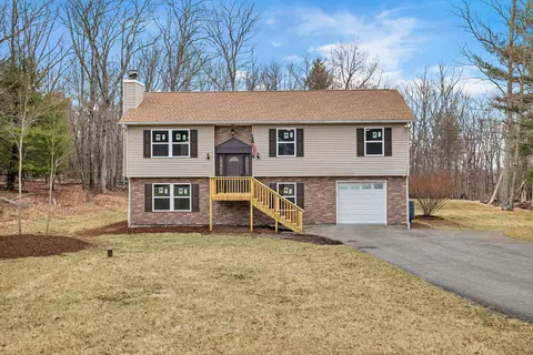 6117 Woodchuck Ln, East Stroudsburg, PA 18301
