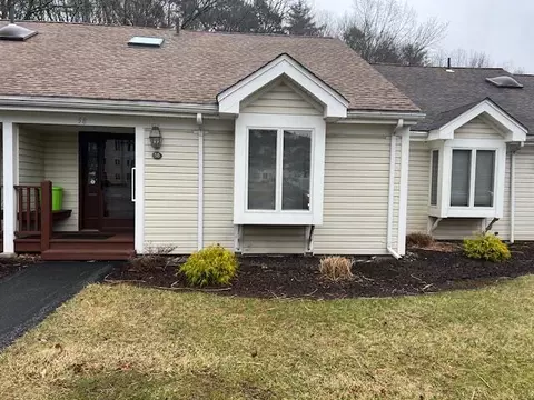 58 Village Dr, Stroudsburg, PA 18360
