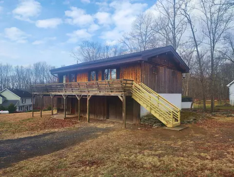 2263 Cramer Rd, Bushkill, PA 18324