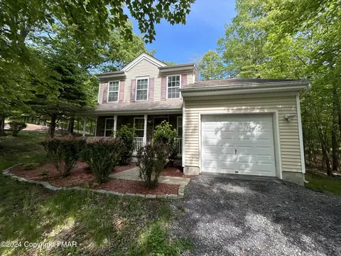 1080 Lancaster Dr, Bushkill, PA 18324