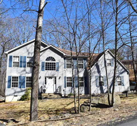 3441 Crestwood Dr, East Stroudsburg, PA 18301