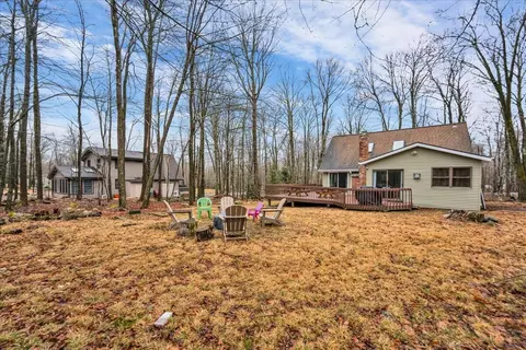 329 Packanack Dr, Gouldsboro, PA 18424