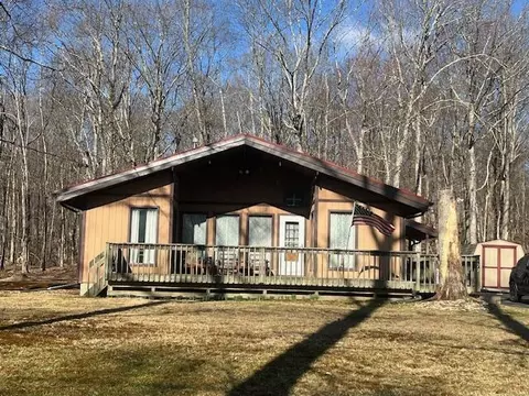 172 Traverse Rd, Dingmans Ferry, PA 18328