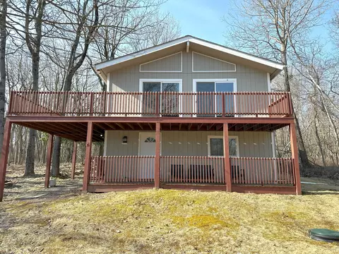 2248 Doe Dr, Long Pond, PA 18334